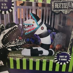 Beetlejuice sandworm halloween decoration
